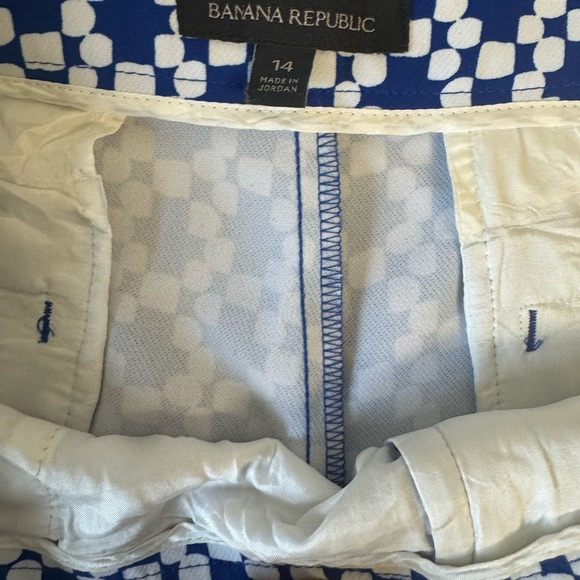 Banana Republic High Waist Blue and White Geometric Shorts - Picture 4 of 4